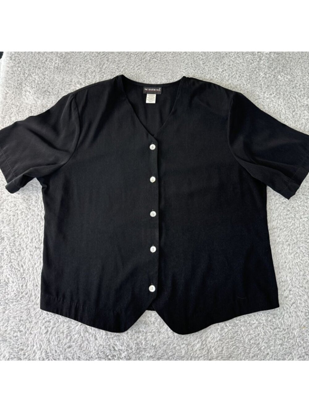 Notations Womens Black Button-Down Short-Sleeve Blouse Size 18 V-Neck Light - Picture 3 of 12